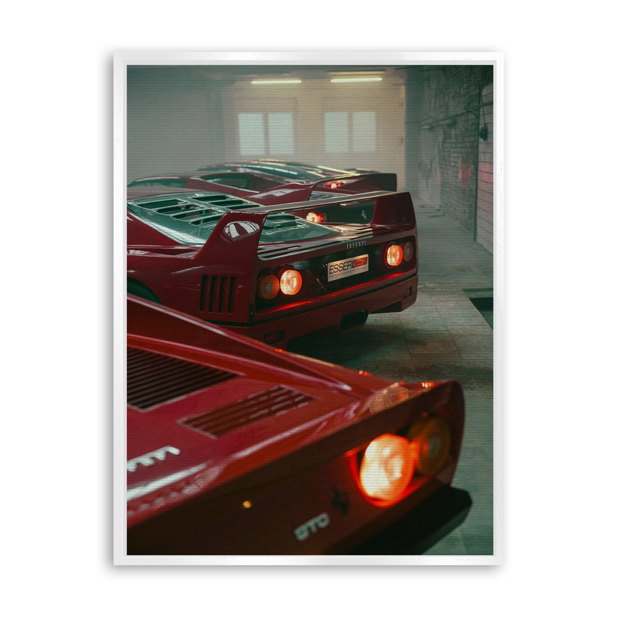 Scarlet Garage - Leinwand Weiß